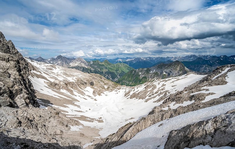 View from the hiking trail to Maedelegabel