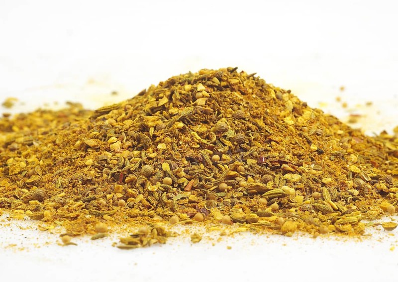 CURRY POWDER AGAINST WHITE BACKGROUND