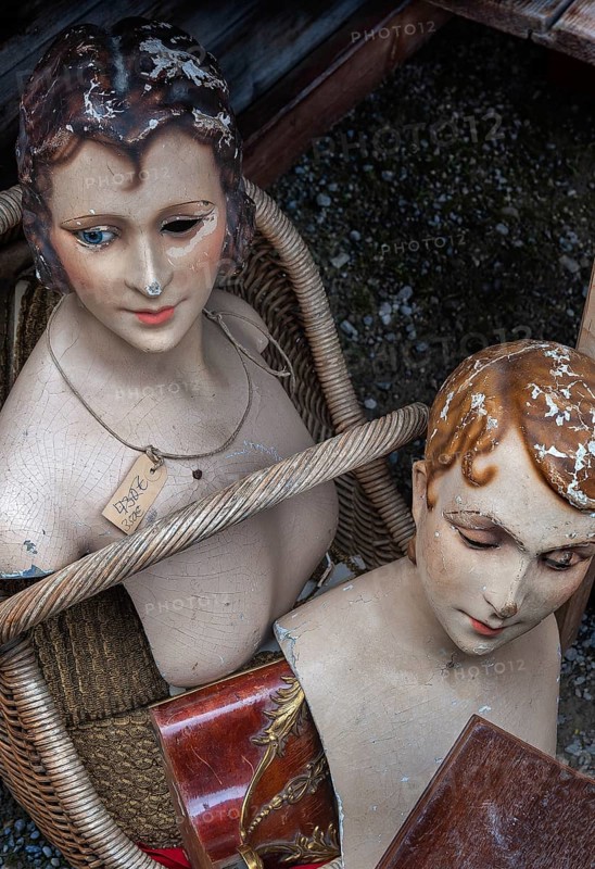 Heads of old fashion dolls