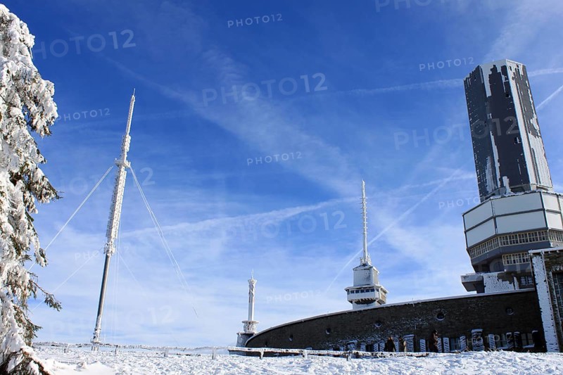 Transmission mast installations