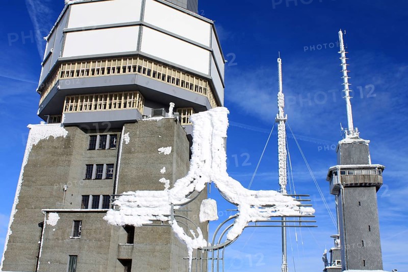 Telecommunication tower