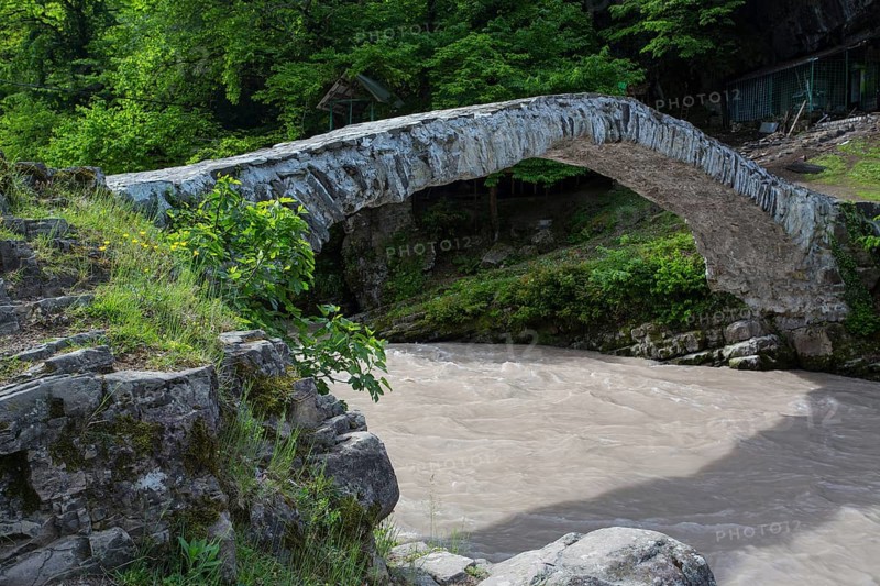 Arch bridge in Machunzeti