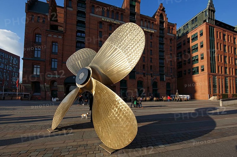 Ship's propeller in front of the Maritime Museum
