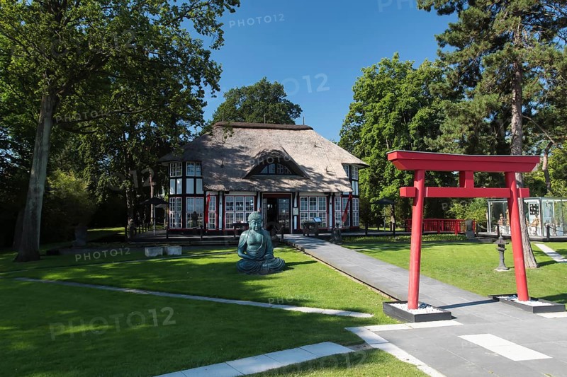 Thatched roof house Mikado Garden with Buddha rope