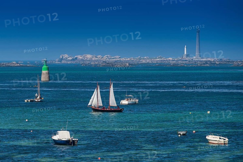 Sailing boats in the bay near Landeda