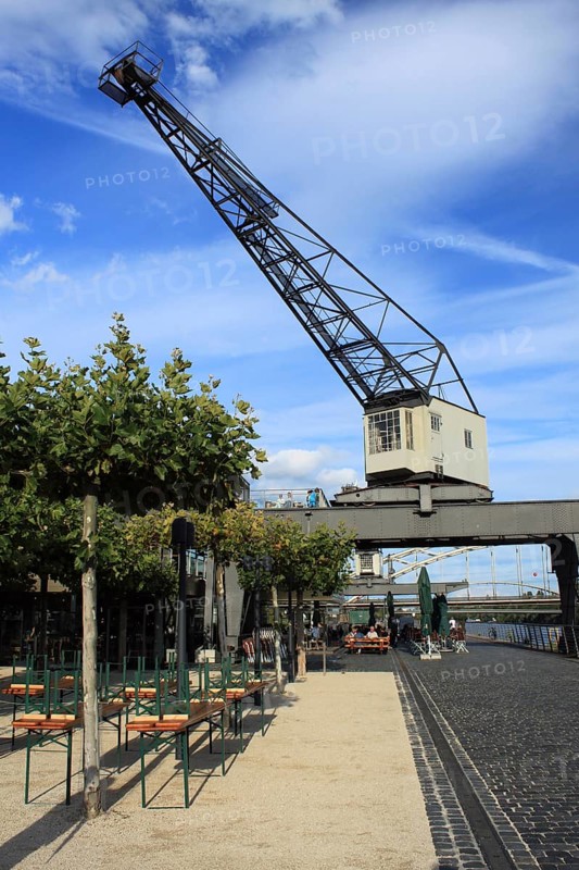 Former loading crane