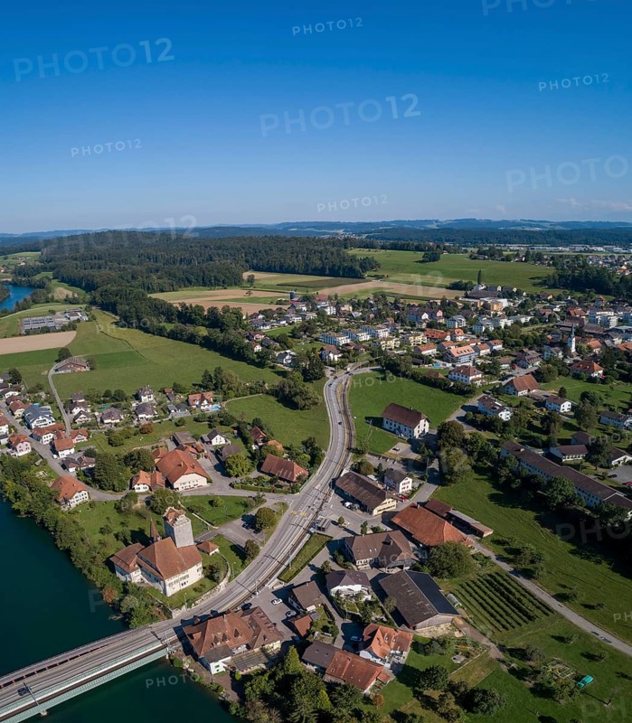 View of the village with castle and Aare bridge
