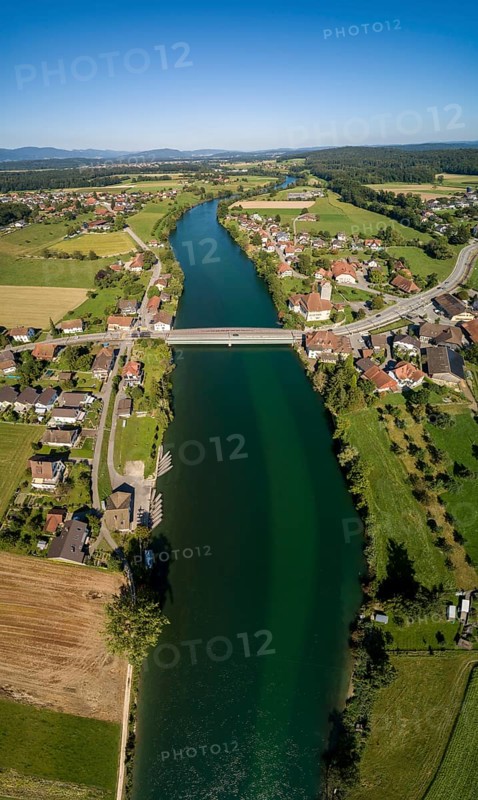 View of the village with castle and Aare bridge