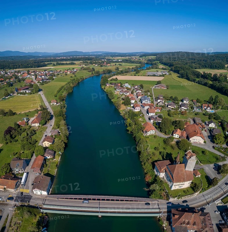 View of the village with castle and Aare bridge