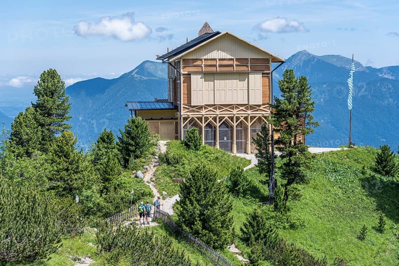 Schachenhaus with mountain panorama