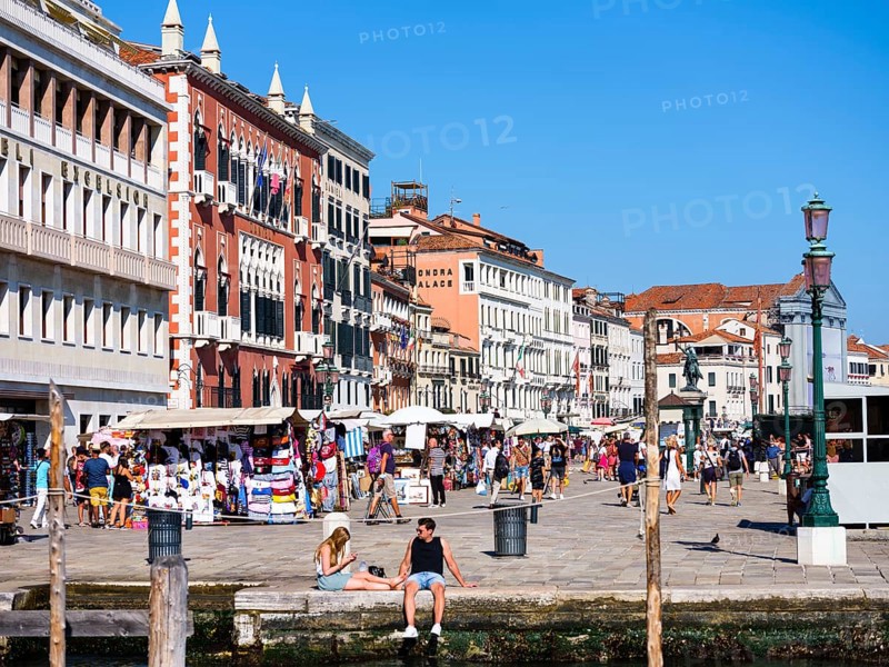 Tourists and stalls on the Rive degli Schiavoni waterfront