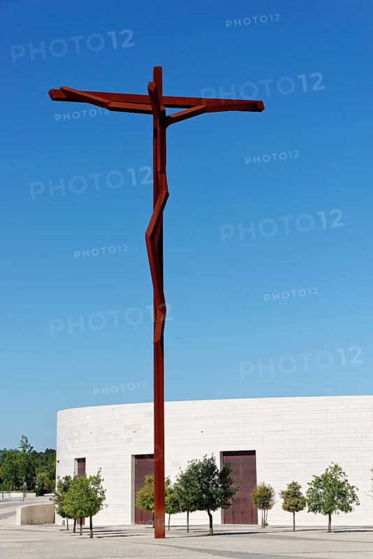 Cross in front of the Church of the Holy Trinity