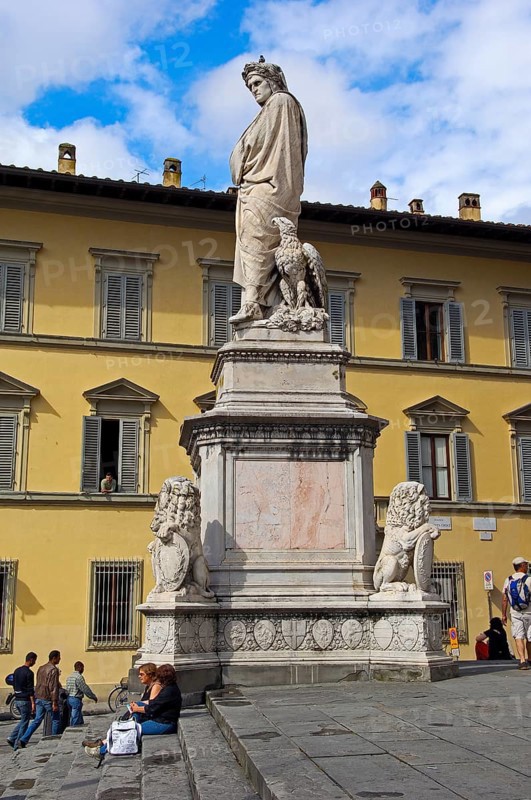 Dante Alighieri Statue