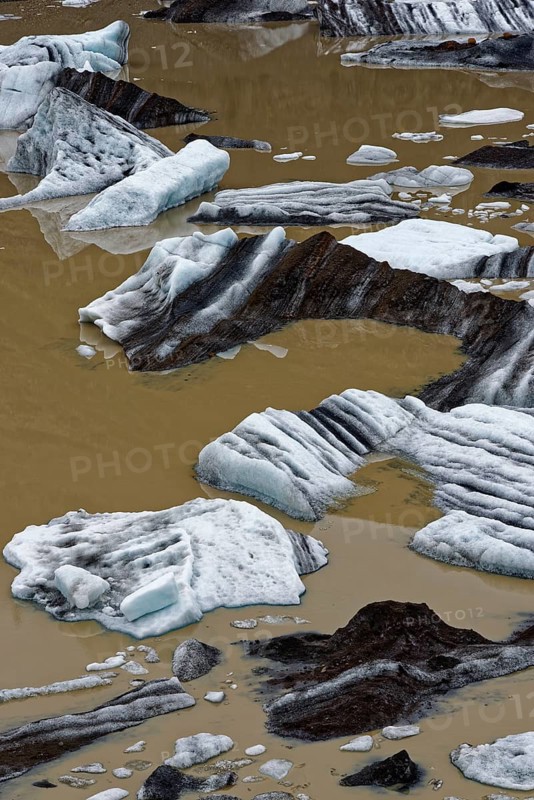 Icebergs in glacier lagoon Svinafell
