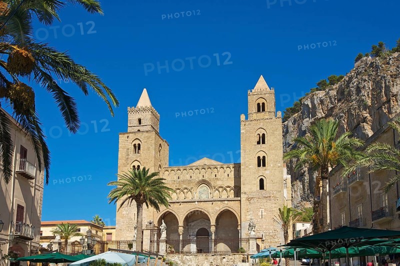 San Salvatore Cathedral with Piazza Duomo in Cefalu