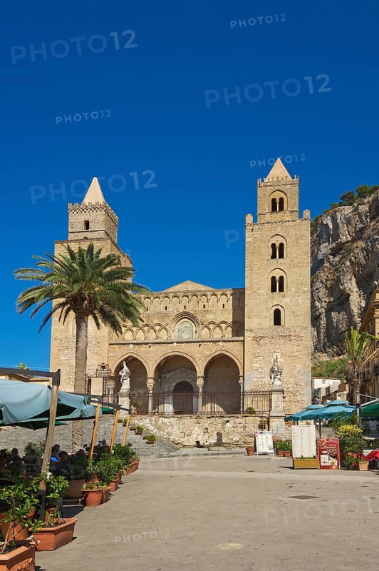 San Salvatore Cathedral with Piazza Duomo in Cefalu