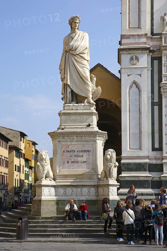 Statue of Dante Alighieri