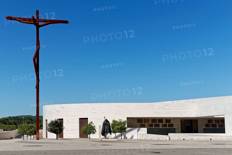 Cross in front of the Church of the Holy Trinity