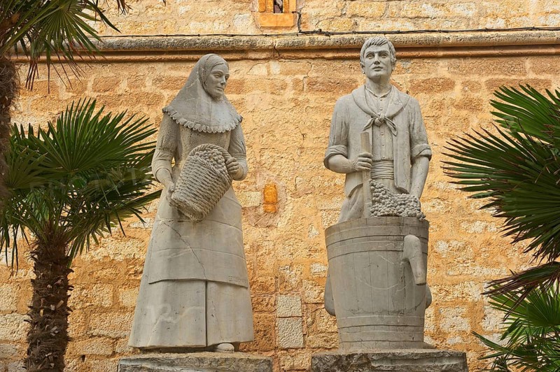 Winegrower statue in Binissalem