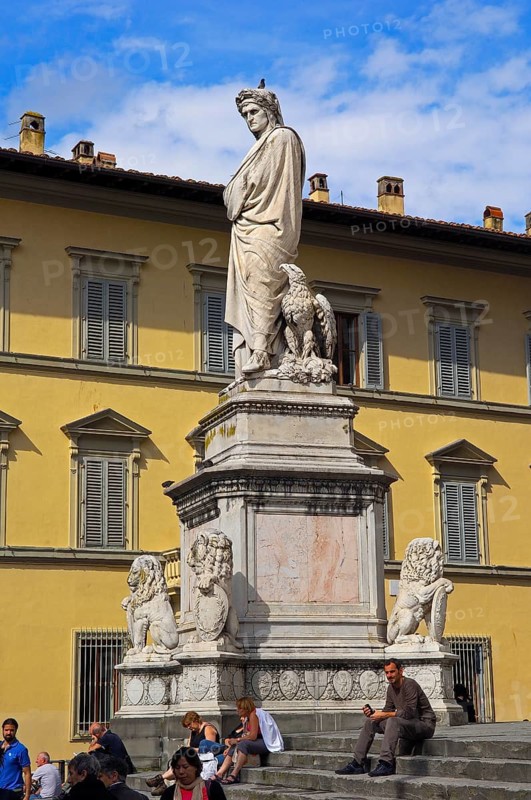 Dante Alighieri Statue