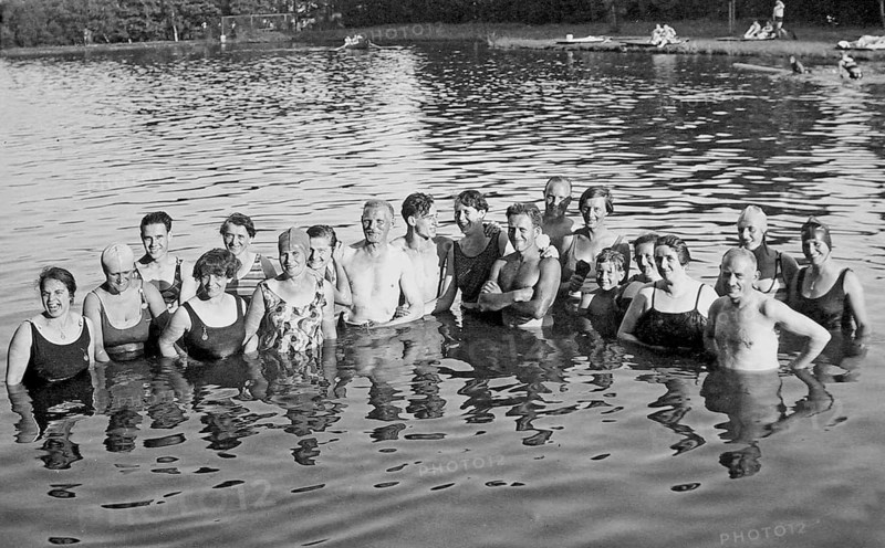 Group with bathers in the lake