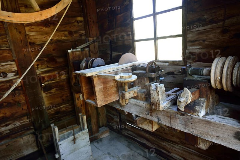 Woodturning lathe