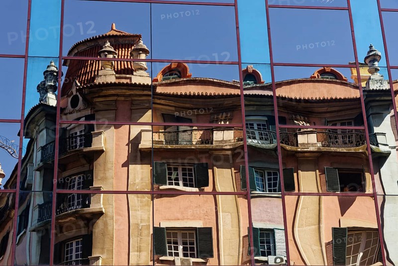 Mirror imaging in the glass facade of the mall Monumental