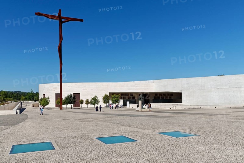 Cross in front of the Church of the Holy Trinity