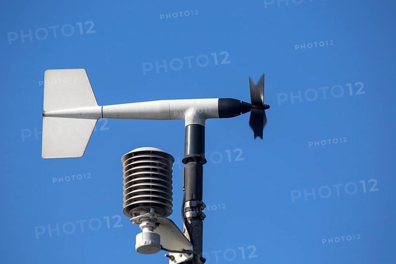 Rotary vane anemometer