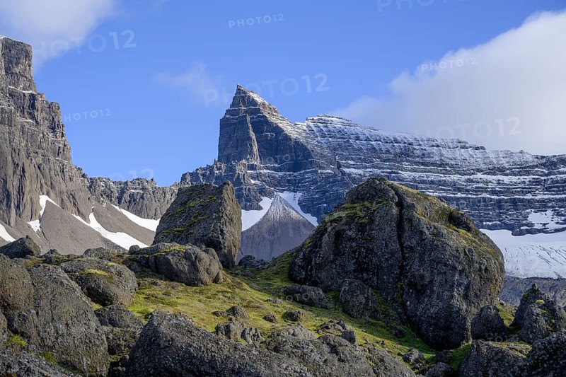 Mount Tindfell and rockfall area Stoeruo