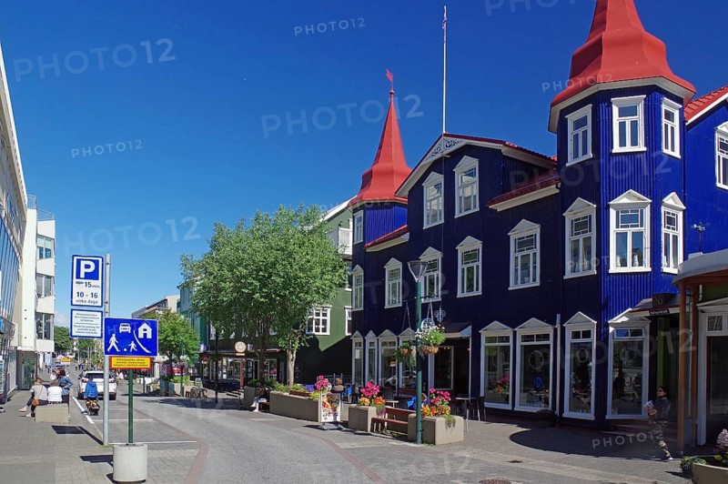 Pedestrian zone and building