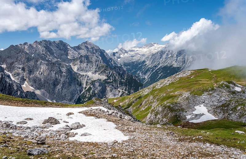 View into the Reintal valley and of the peaks of the Wetterstein mountains