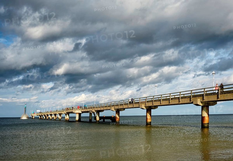 Zinnowitz pier with diving gondola