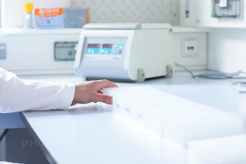 Sample preparation with laboratory equipment in a laboratory for control testing