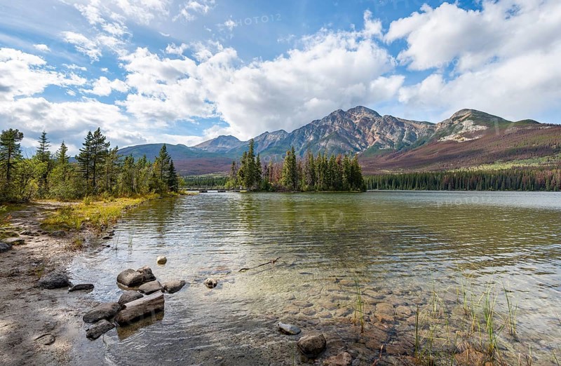 Lake Pyramid Lake with Pyramid Island