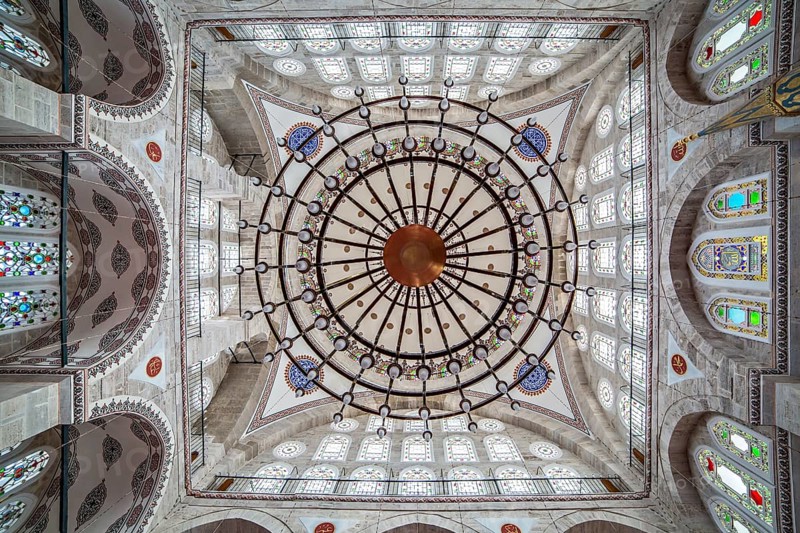 Chandelier and dome of the Mihrimah Sultan Mosque