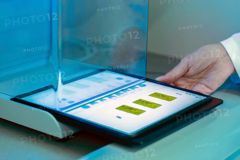 Laboratory evaluation in a laboratory for the control of hazardous substances