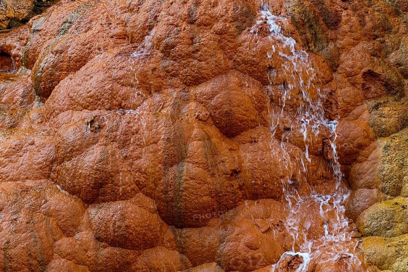 Colourful deposits in the hot springs in the Pai Mori gorge