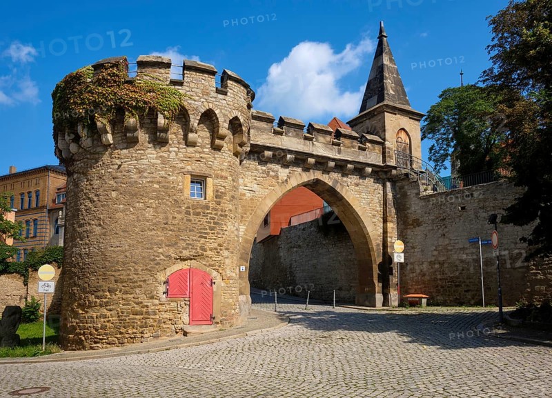 Crooked gate to the cathedral district