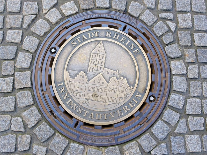 Manhole cover with relief City of Rheine