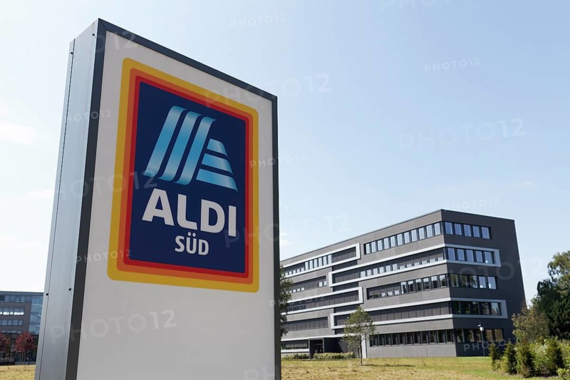 Logo Aldi Sued in front of the head office