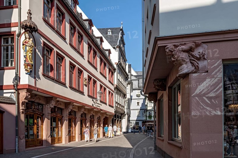 Reconstructed patrician residence Das Goldene Laemmchen and town houses with shops