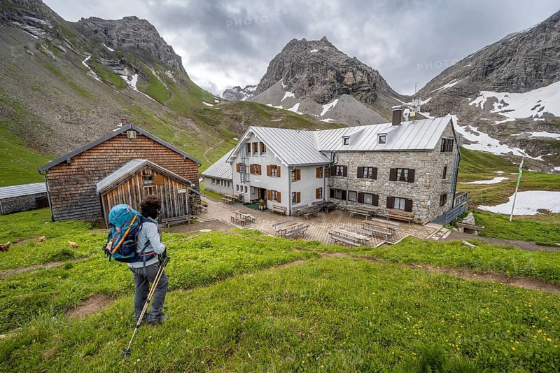Hiker in front of the Rappenseehuette