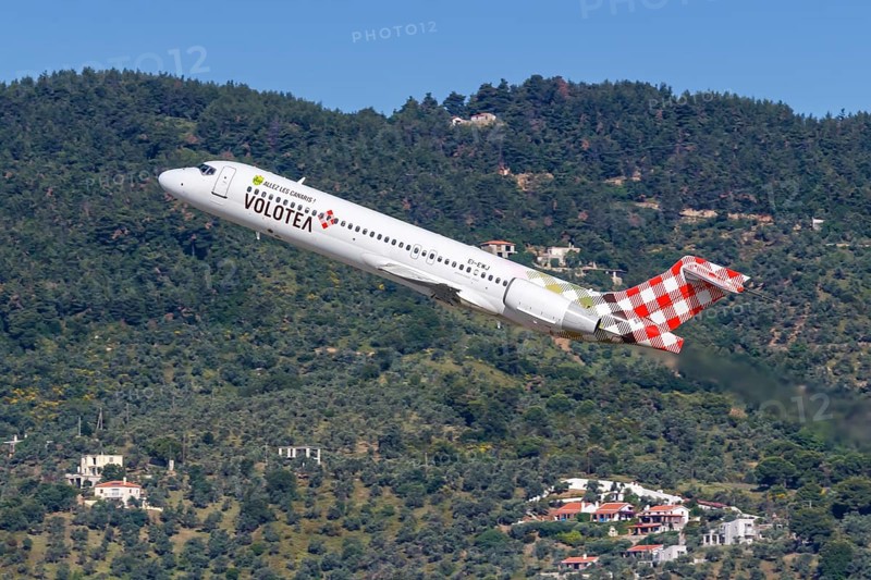 A Volotea Boeing 717-200 with registration EI-EWJ at Skiathos Airport