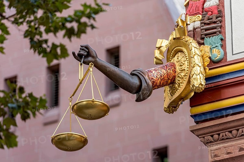 Cantilever arm with golden scales