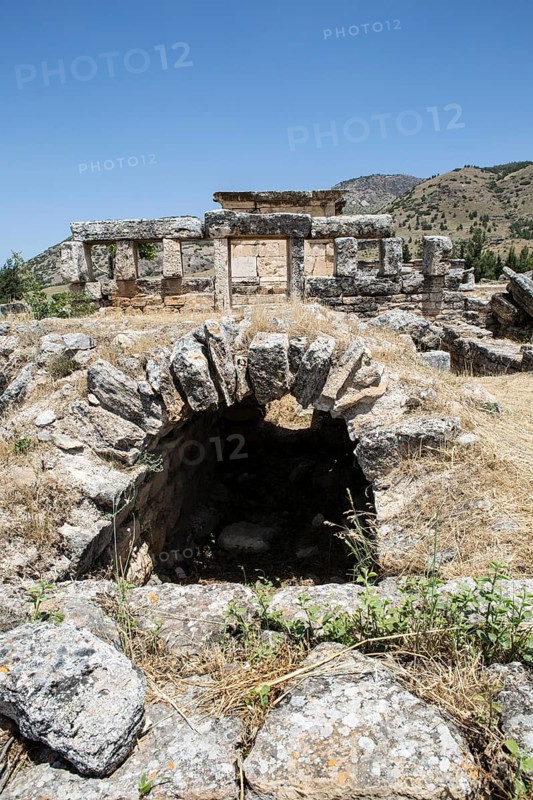 Ruins in the northern necropolis of Hierapoli