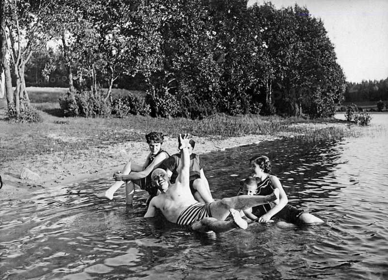 Bathing group at the Lake Ammer