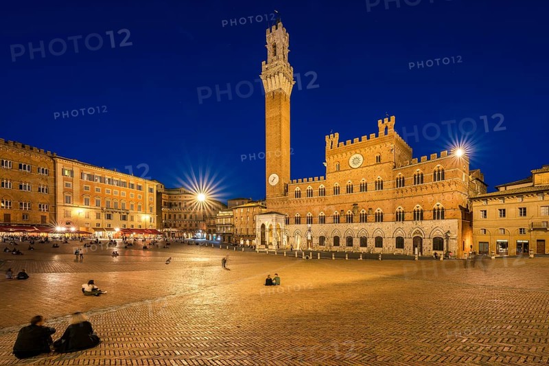 Piazza Il Campo with Palazzo Pubblico and Torre del Mangia
