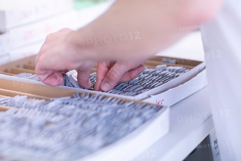 Sample storage and sorting in a histology laboratory