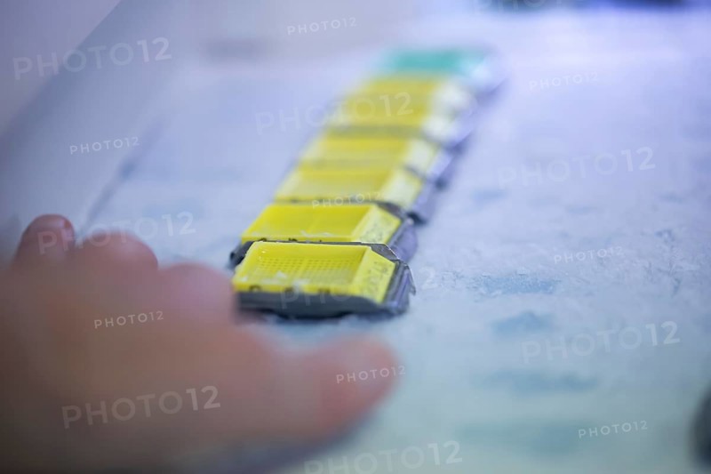 Processing of samples in a histology laboratory